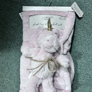 Baby girl blanket and stuffie set